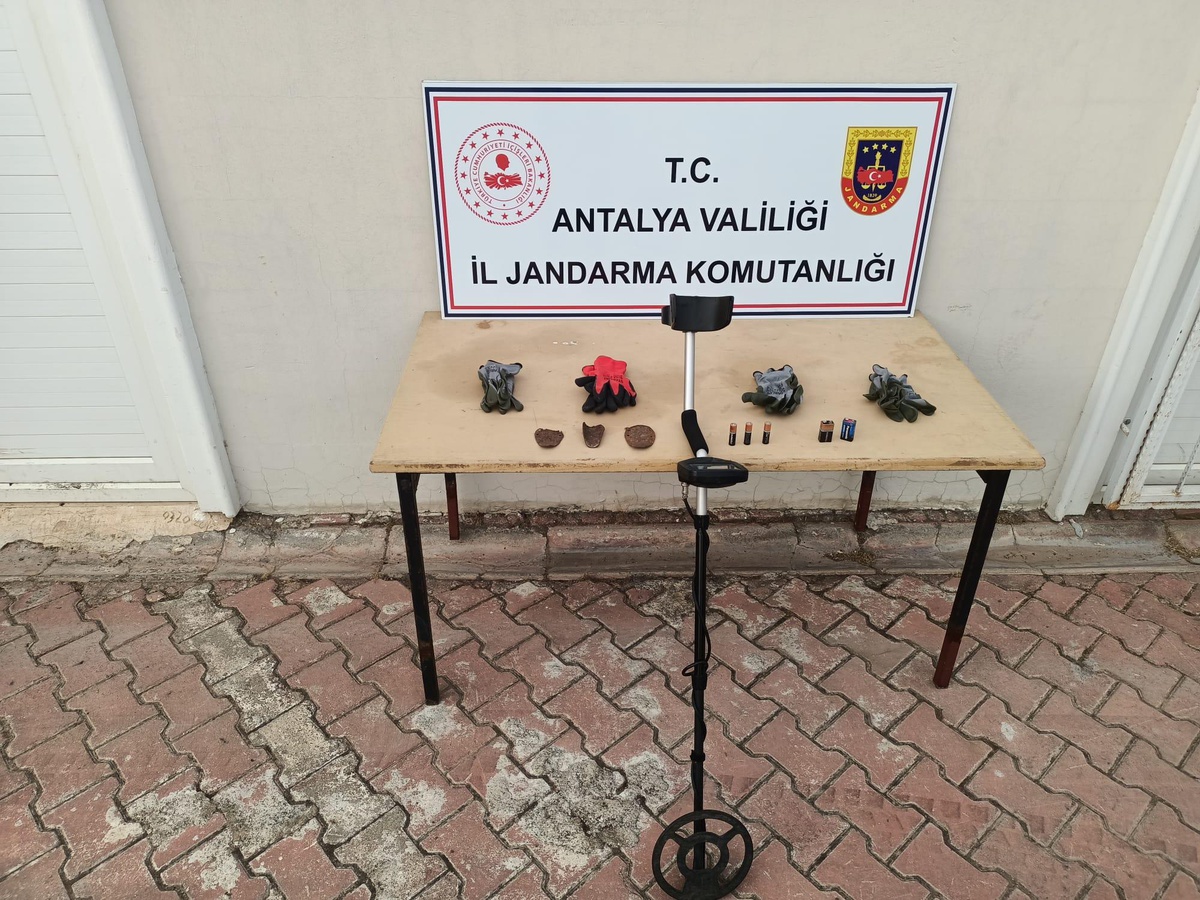 Antalya\'da kaçak kazı yapan 3 şüpheli yakalandı