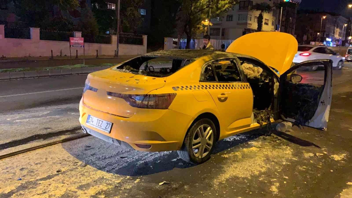 Bahçelievler\'de ticari taksi alev alev yandı