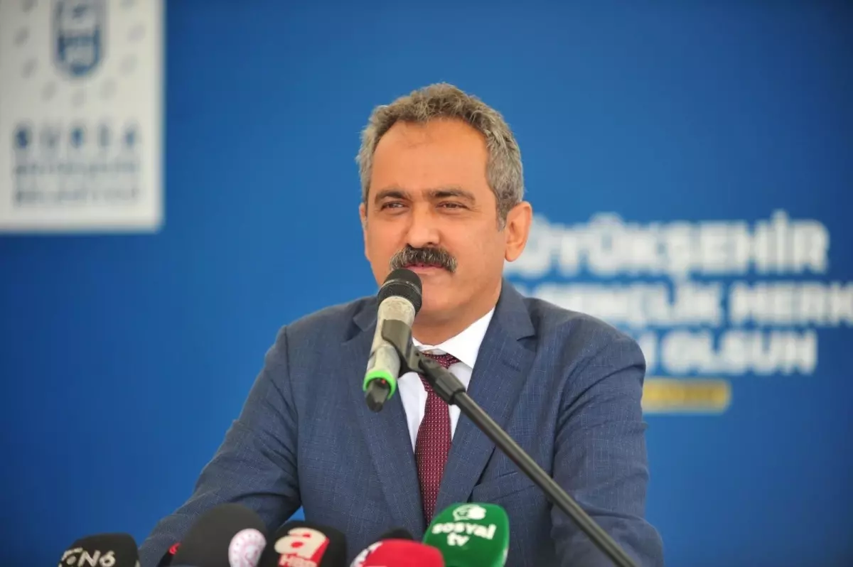 Bakan Özer: "Gençlerimize güveniyoruz"