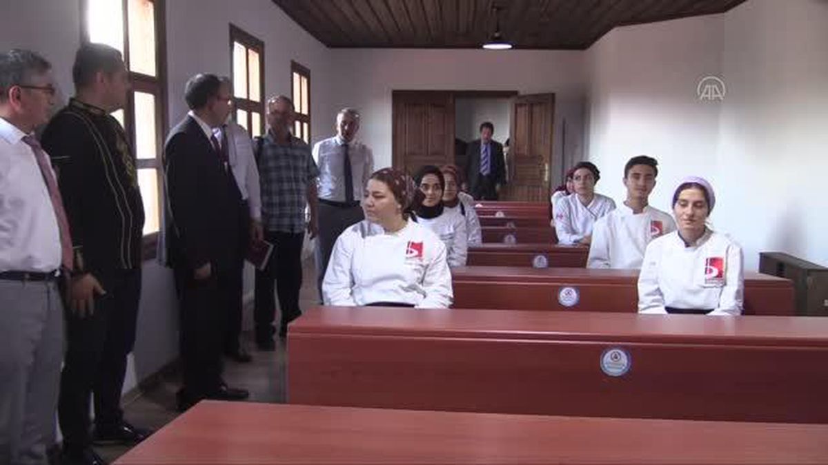 Bilecik'te üniversitenin aşçılık öğrencileri tarihi konakta eğitim görüyor