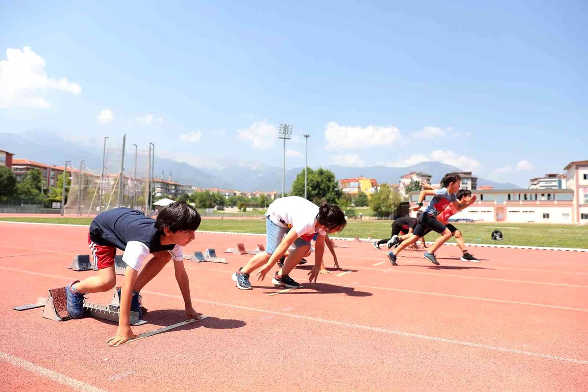Büyükşehirden Minikler Atletizm Şenliği