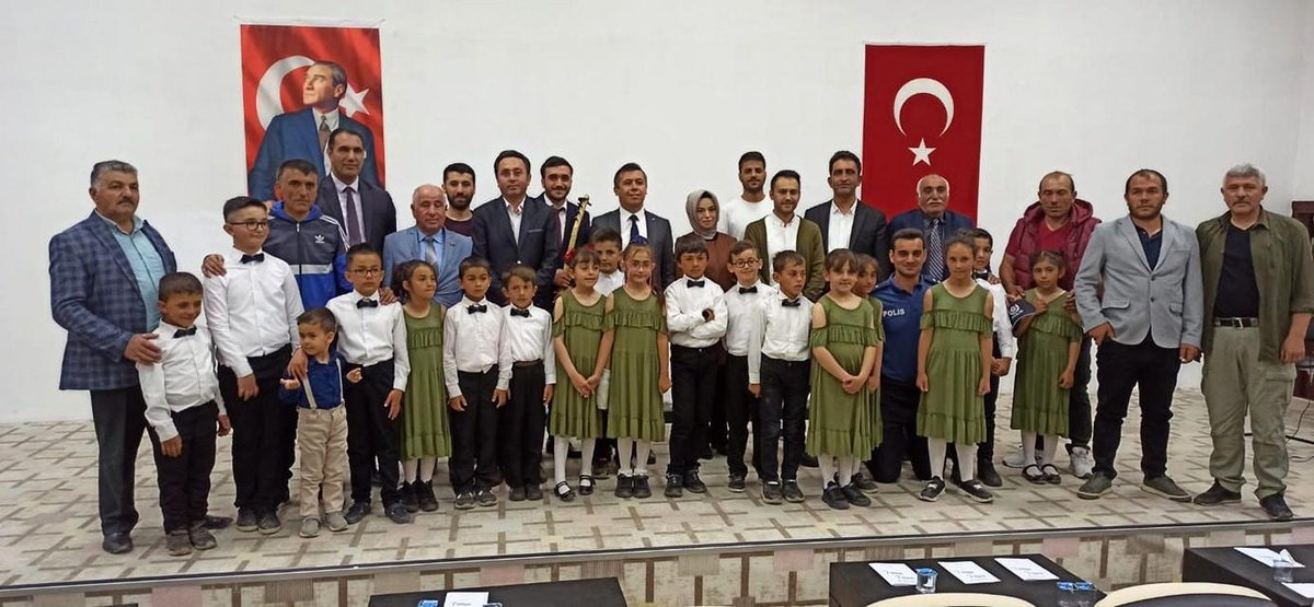 Çıldır ilkokulu öğrencilerinden müzik ziyafeti