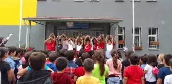 Erzurum'da ilkokul öğrencileri İstiklal Marşı'nı işaret diliyle okudu