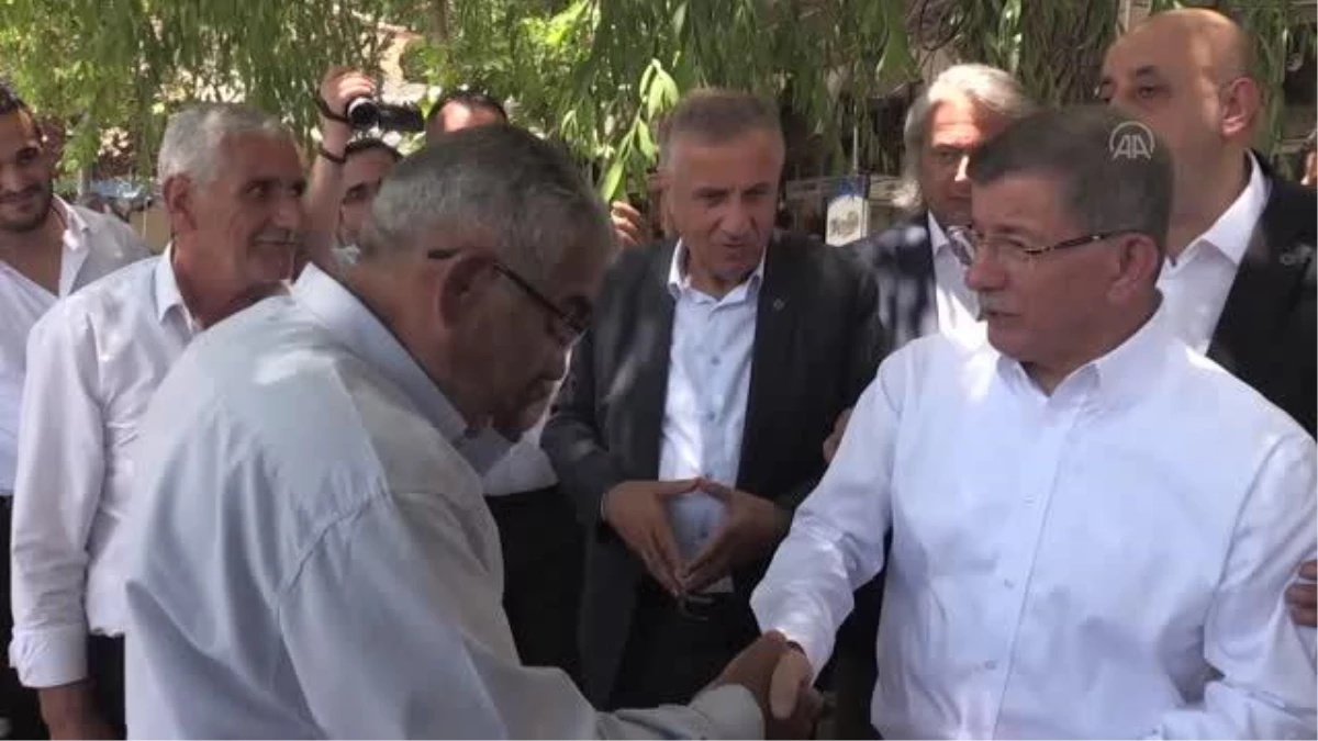 Gelecek Partisi Genel Başkanı Davutoğlu Malatya\'da esnafı ziyaret etti