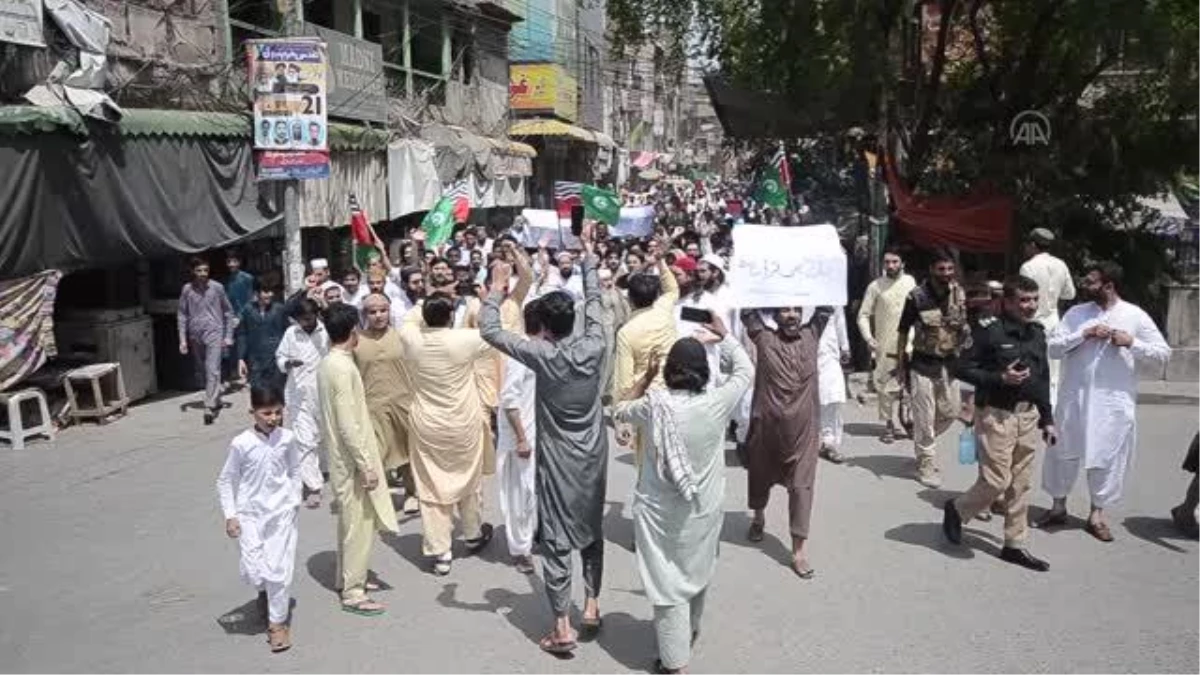 İSLAMABAD - Pakistan\'da Hint yetkililerin Hazreti Muhammed\'e hakareti protesto edildi