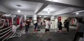 Kick Boks Dünya Kupası'nda başarılı olan iki arkadaş şampiyonluklara odaklandı