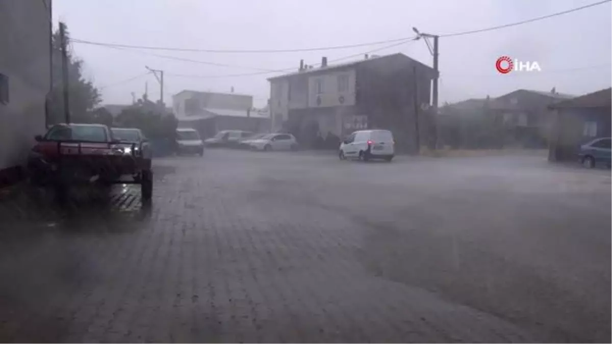 Kısa süreli kuvvetli yağış, mahalleyi göle döndürdü