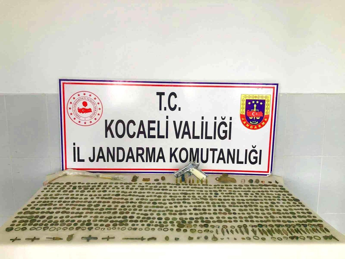 Kocaeli\'de jandarma ekiplerinden tarihi eser operasyonu