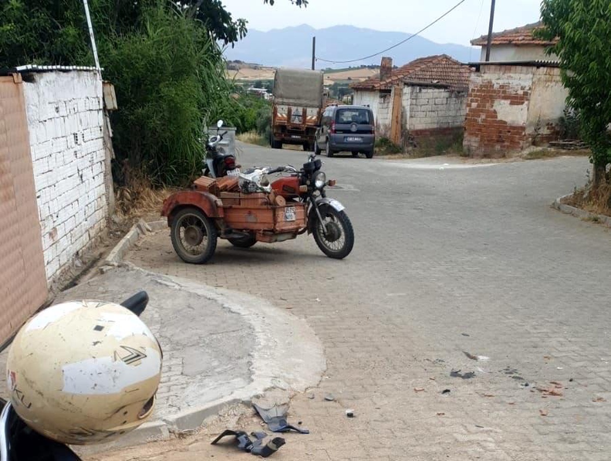 Köy içinde iki motosiklet çarpıştı: 2 yaralı
