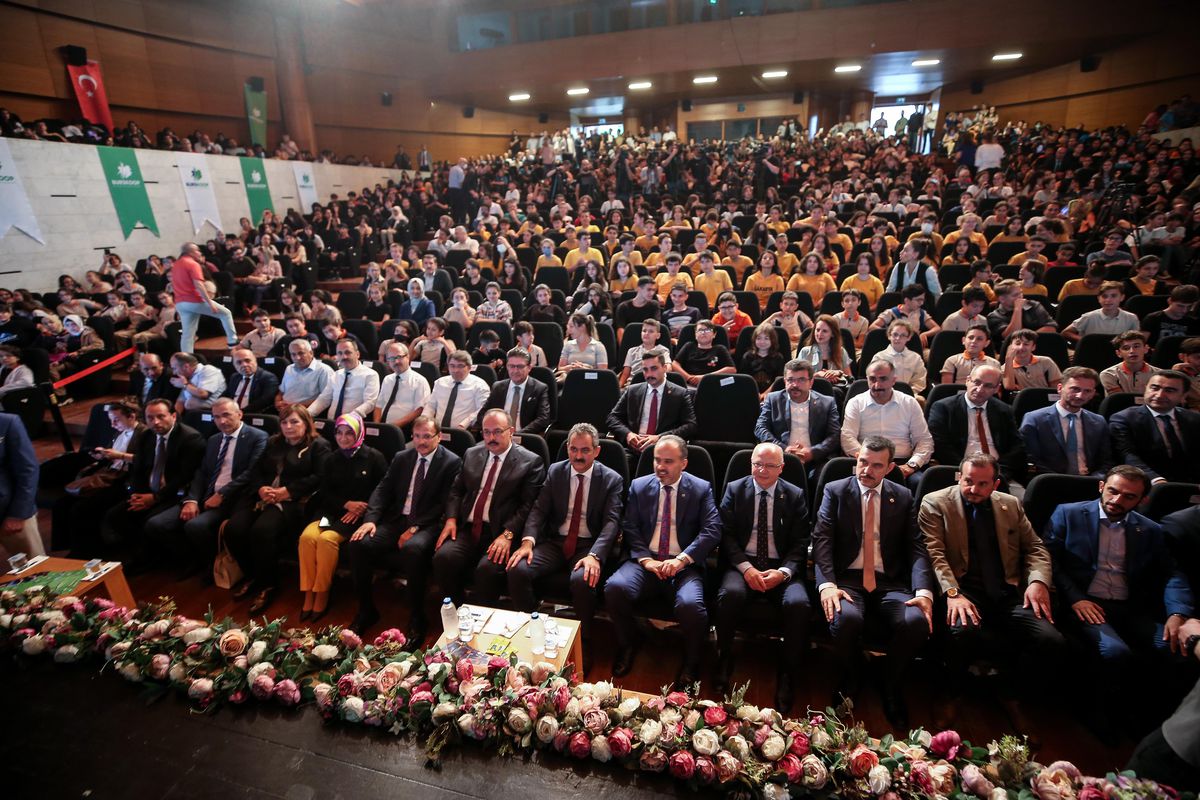 Milli Eğitim Bakanı Mahmut Özer, Bursa\'da burs desteği tanıtımında konuştu Açıklaması