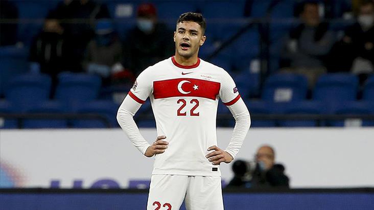 Milli futbolcu Ozan Kabak Türkiye\'ye geri mi dönüyor? Süper Lig ekibinden büyük transfer hamlesi