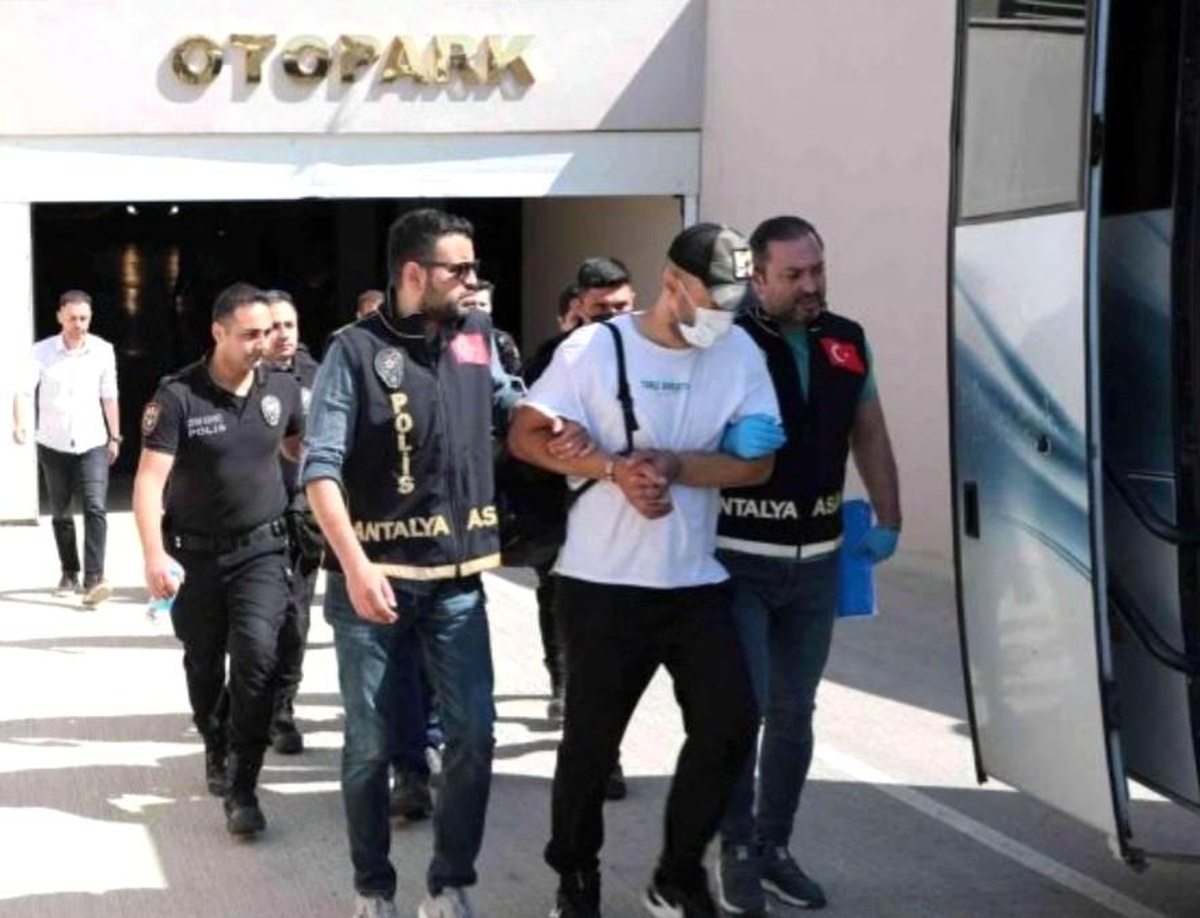 Polisin eş zamanlı operasyonunda 57 aranan şahıs yakalandı
