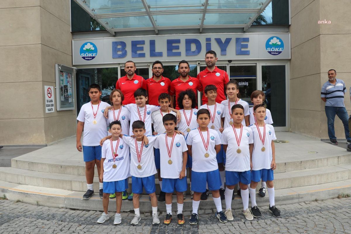 Söke Belediye Başkanı Levent Tuncel\'den Çocuk Futbolculara Milli Maç Jesti