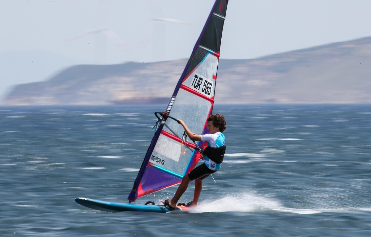 Türkiye Rüzgar Sörfü Slalom Ligi ilk ayak mücadelesi, İzmir\'de başladı