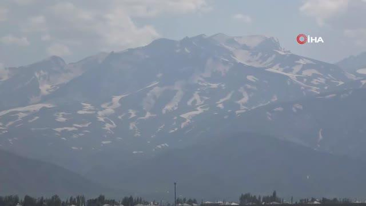 Yüksekova\'da iki mevsim bir arada