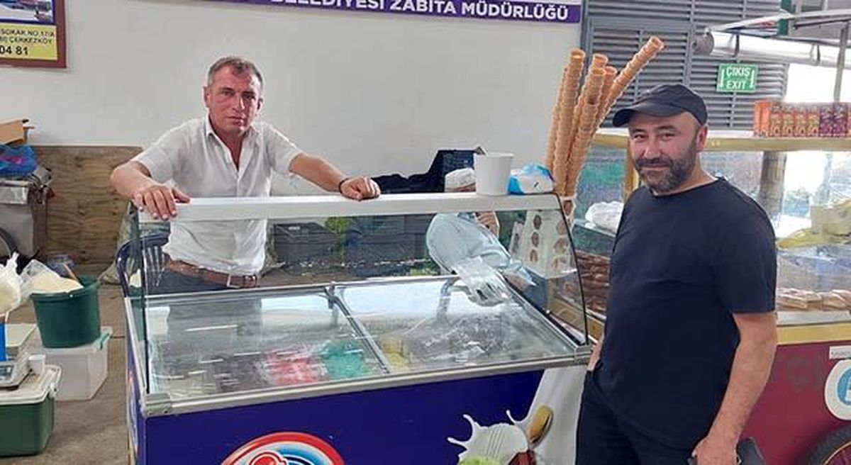 Zabıta mesleğini bıraktı dondurmacılığa başladı