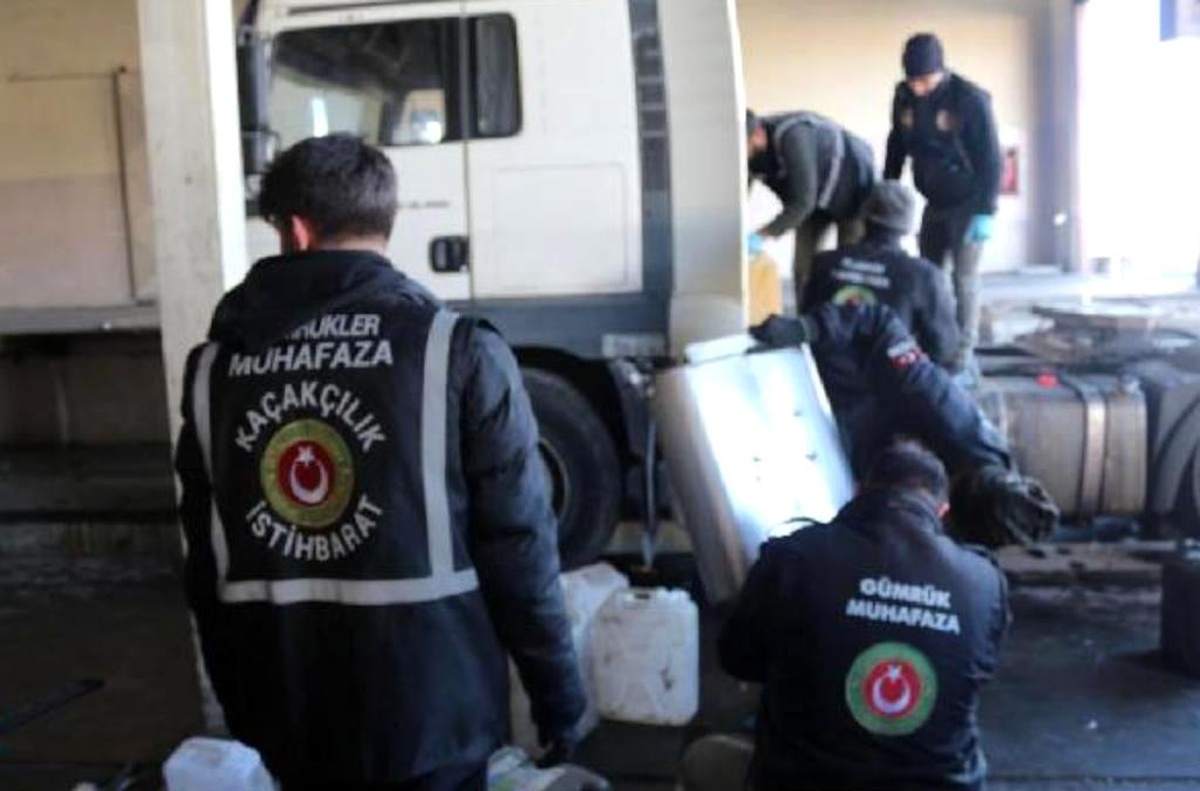 Ağrı\'da tırın yakıt deposunda 272 kilo 832 gram metamfetamin ele geçirildi