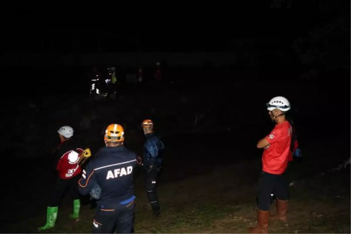 Ankara'da şiddetli yağmur; yollar göle döndü, evleri su bastı (8)