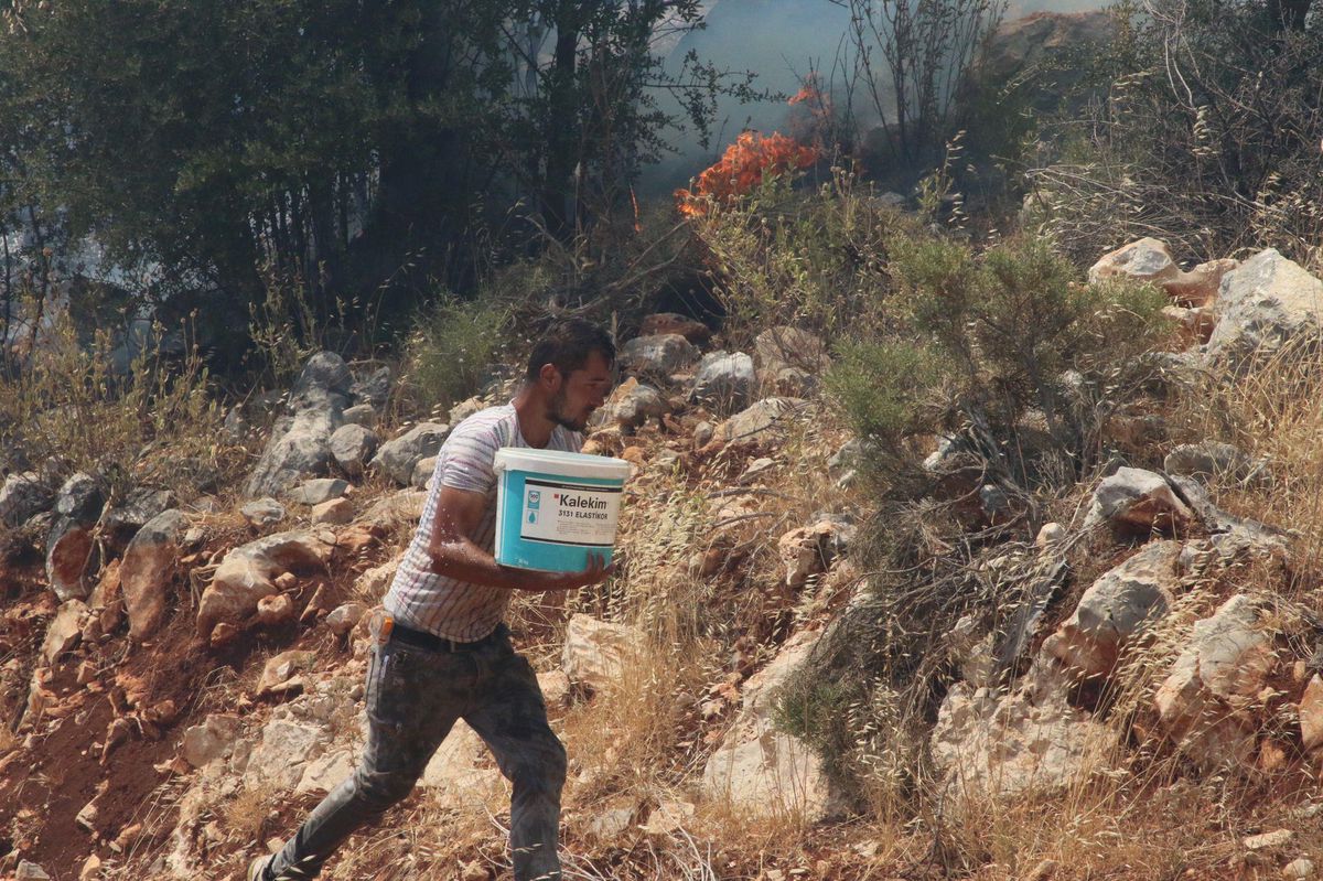 Makilik alanda çıkan yangın kısmen kontrol altına alındı