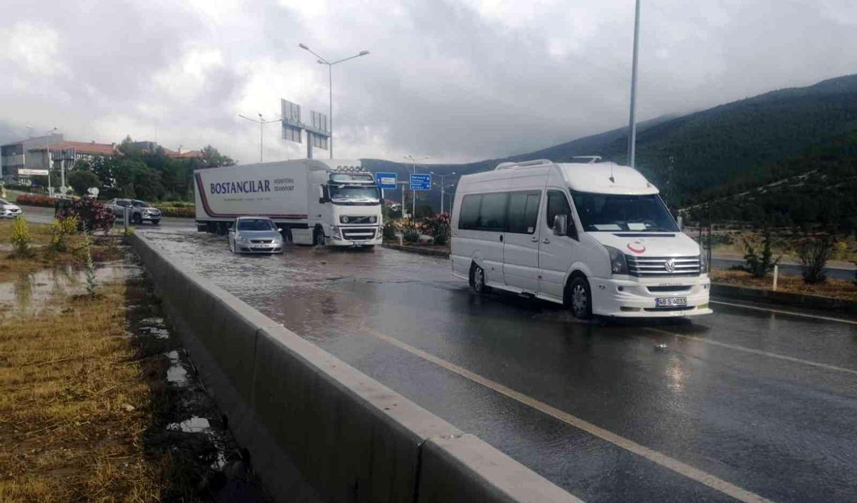 Araçlar yolda kaldı