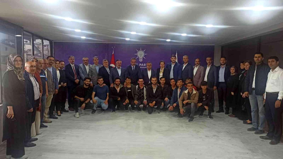 Bakan Özer AK Parti Bilecik İl Başkanlığını ziyaret etti