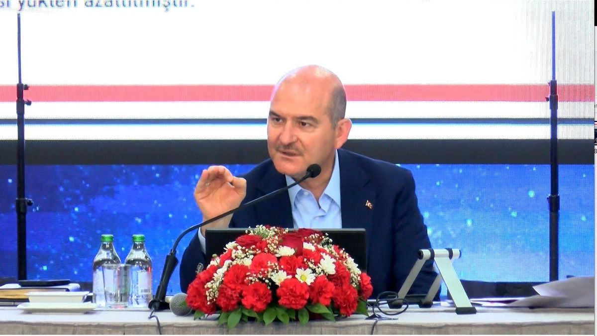 Bakan Soylu: "1 Temmuz itibarıyla mahallelerde ikamet edebilecek yabancı oranı yüzde 20\'ye düşürülecek"
