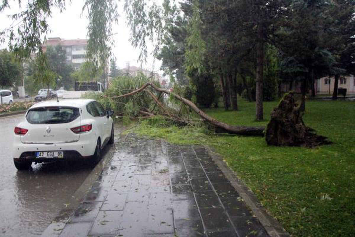 Bolu\'da sağanak su baskınlarına yol açtı