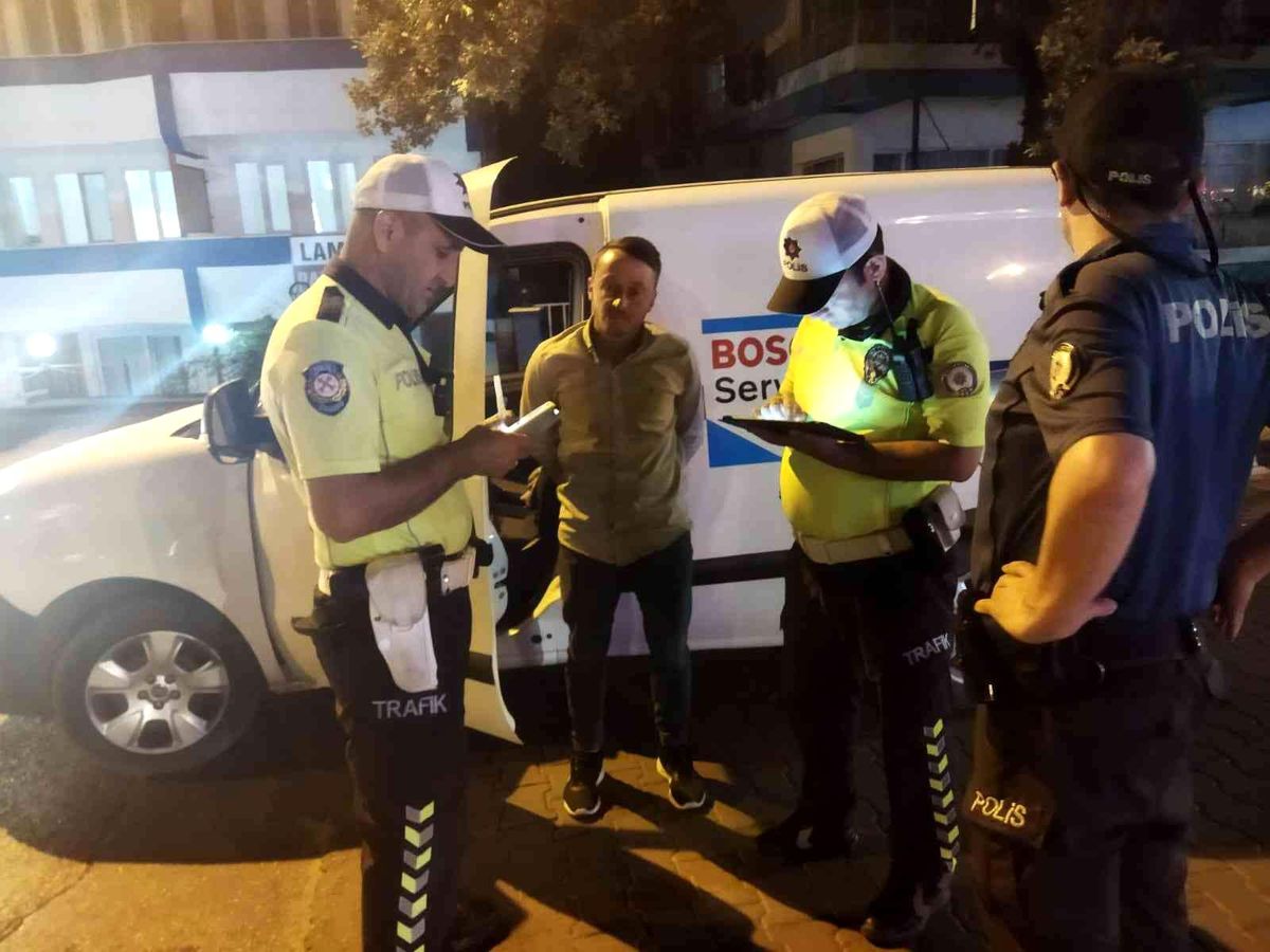 Burhaniye\'de polis denetiminde aranan 4 kişi yakalandı