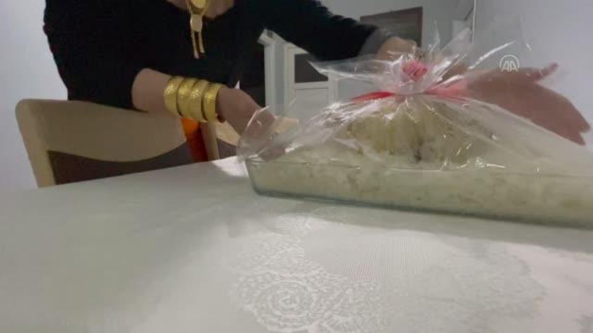 Bursa'da düğünlerdeki 'tavuk alma' geleneği sürdürülüyor