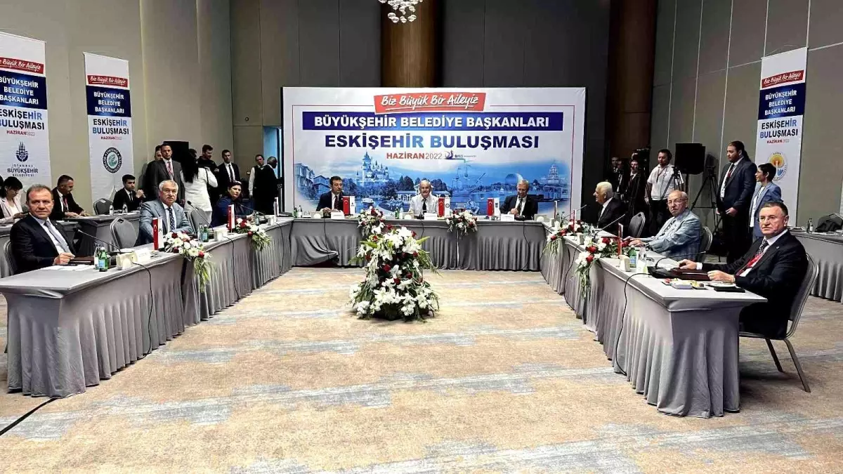 CHP\'li büyükşehir belediye başkanları Eskişehir\'de bir araya geldi