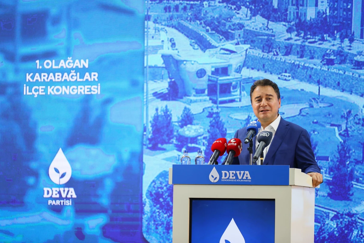 DEVA Partisi Genel Başkanı Babacan, İzmir\'de partililerle buluştu