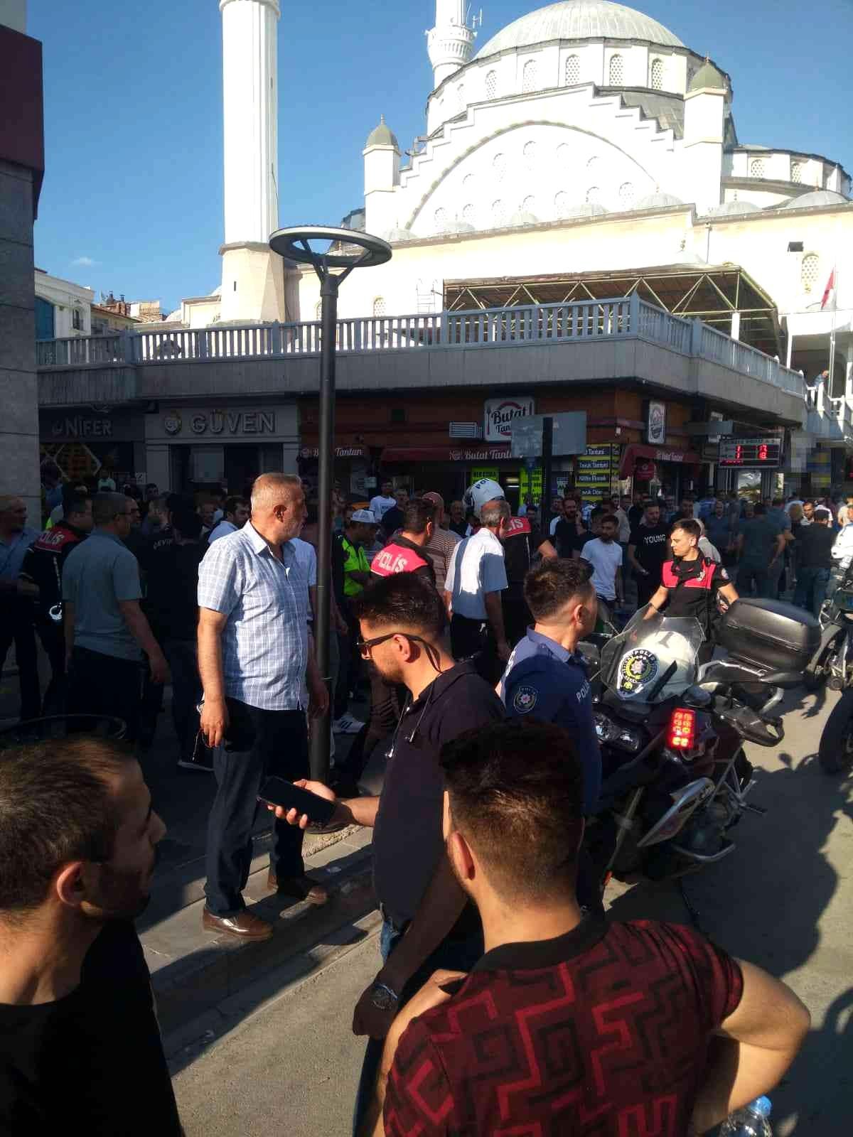 Elazığ\'da bıçaklı kavga: 3 yaralı
