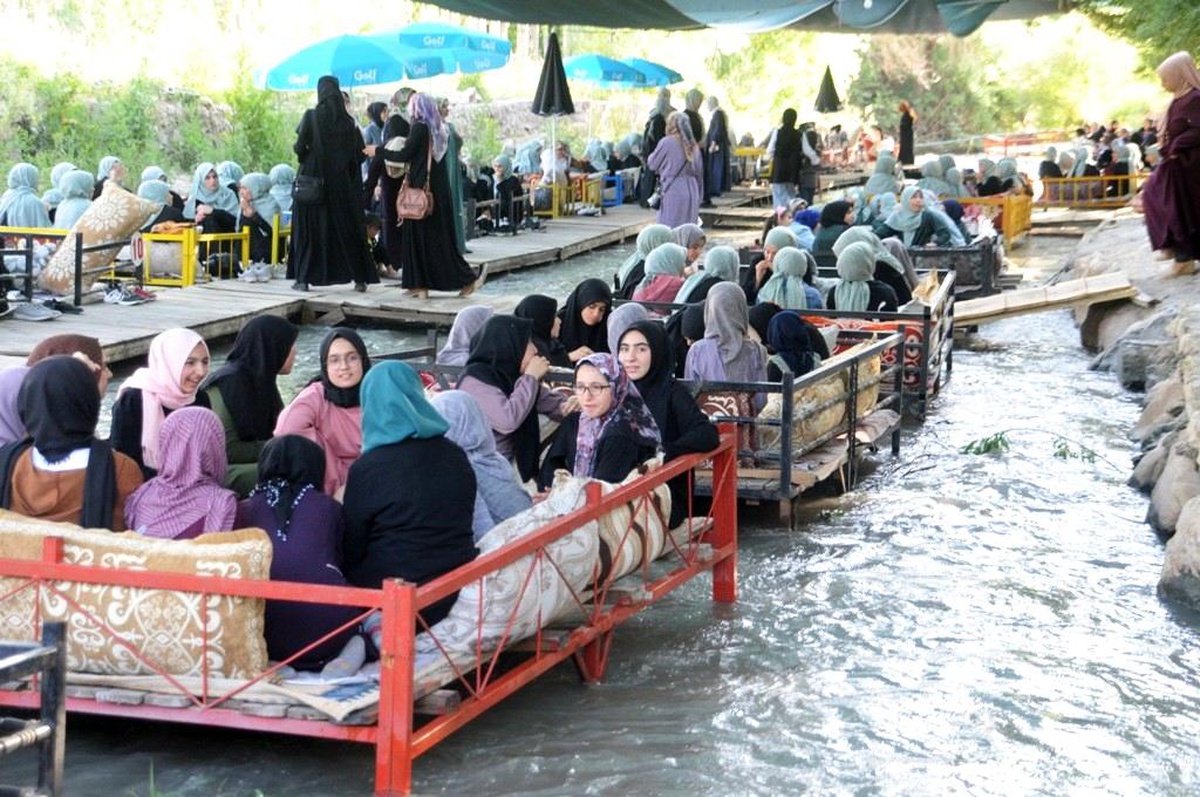 Hayırsever iş insanından 850 yatılı Kur\'an kursu öğrencisine yemek ziyafeti