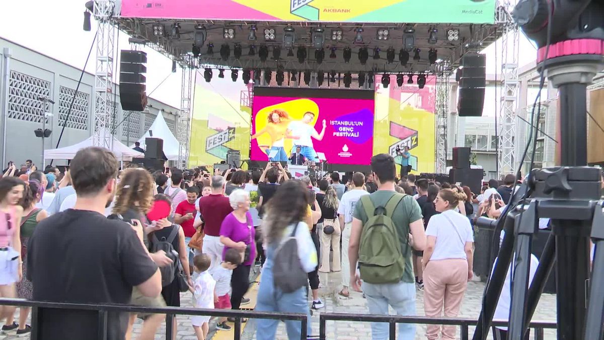 İmamoğlu: "Festival İptal Etmekmiş, Sanatçıya Yasak Koymakmış; Geç Kardeşim, Geç Onları"