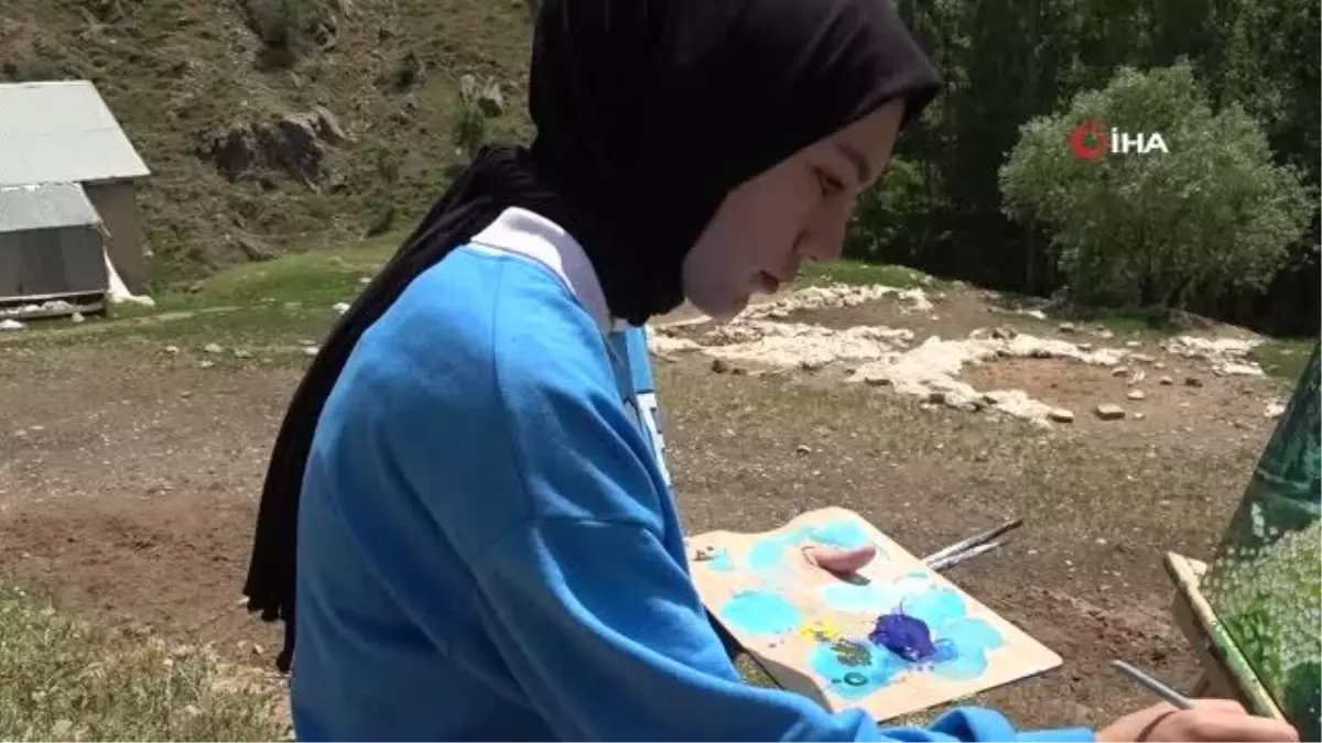 Lise öğrencileri tarihi dokuların korunması için resmediyor