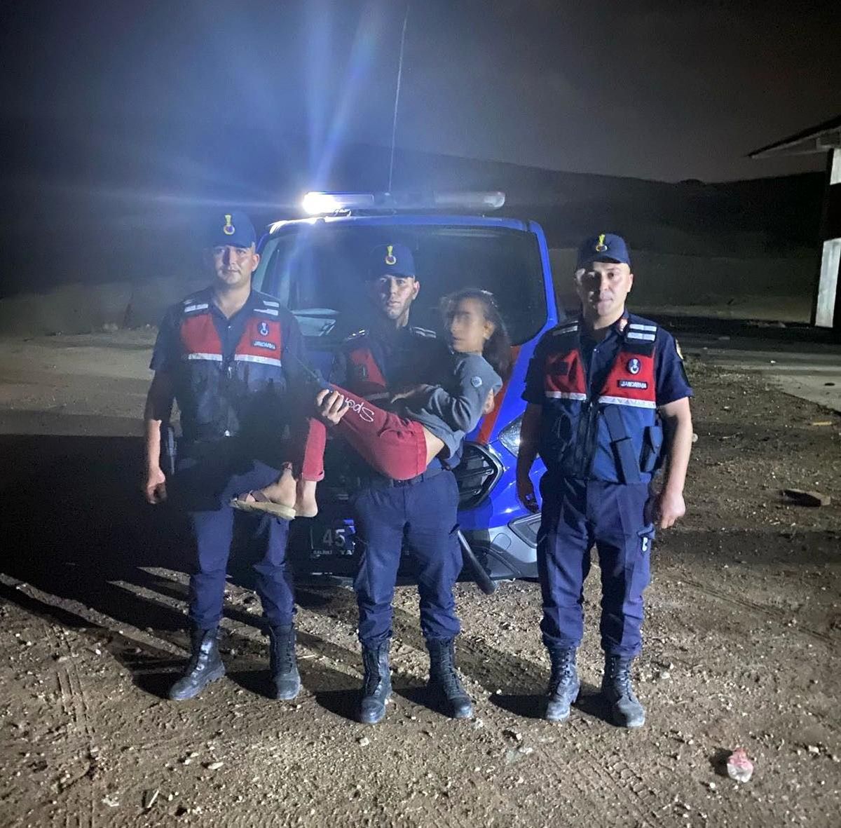 Manisa\'da kaybolan çocuğu jandarma buldu