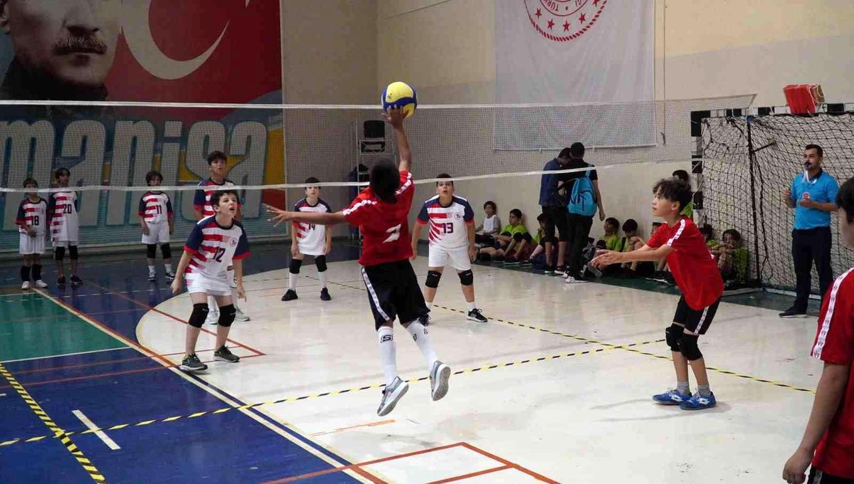 Manisa\'da \'Mini Voleybol\' coşkusu