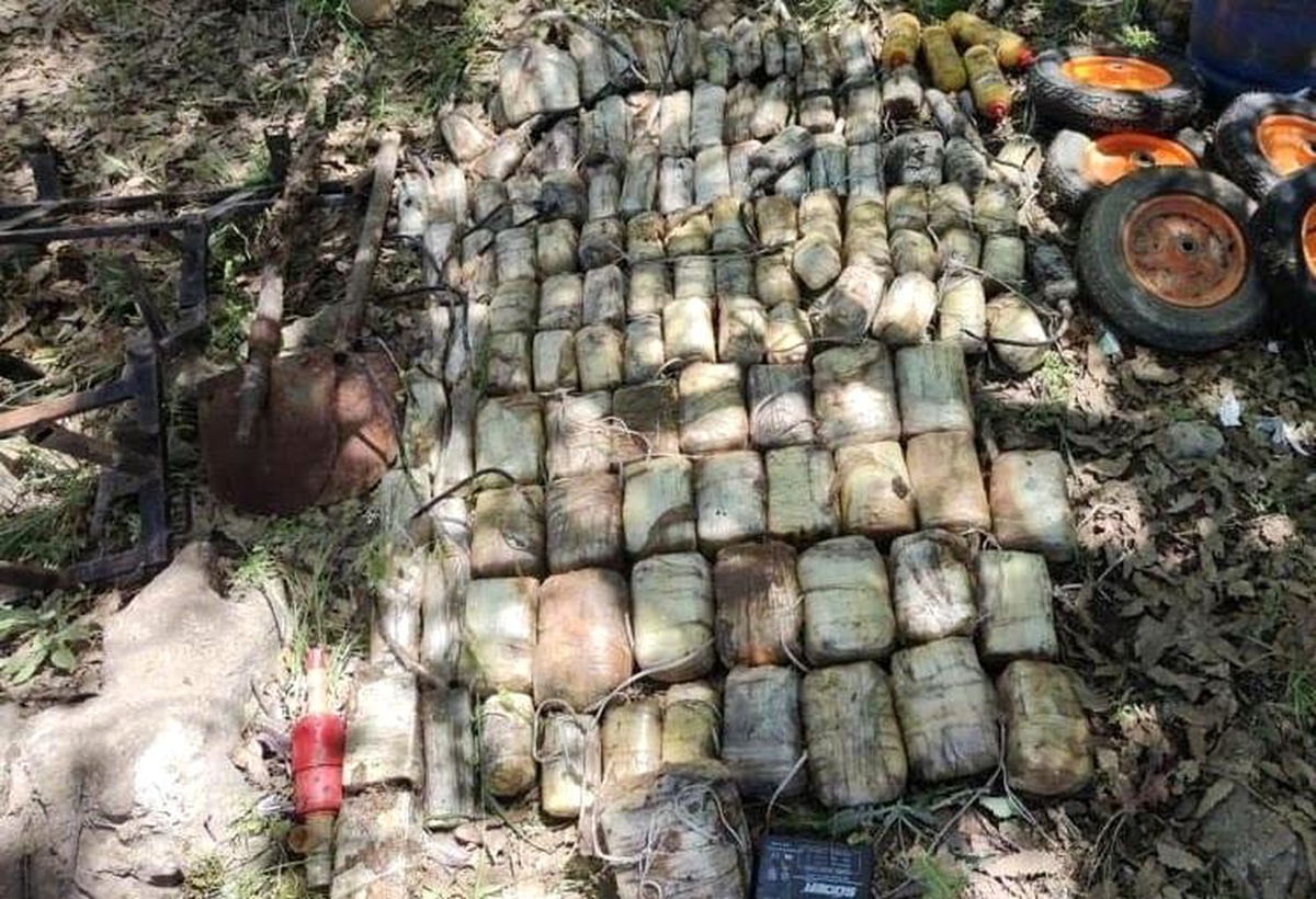 Pençe-Kilit Operasyonu bölgesinde teröristlere ait çok sayıda silah ve mühimmat ele geçirildi