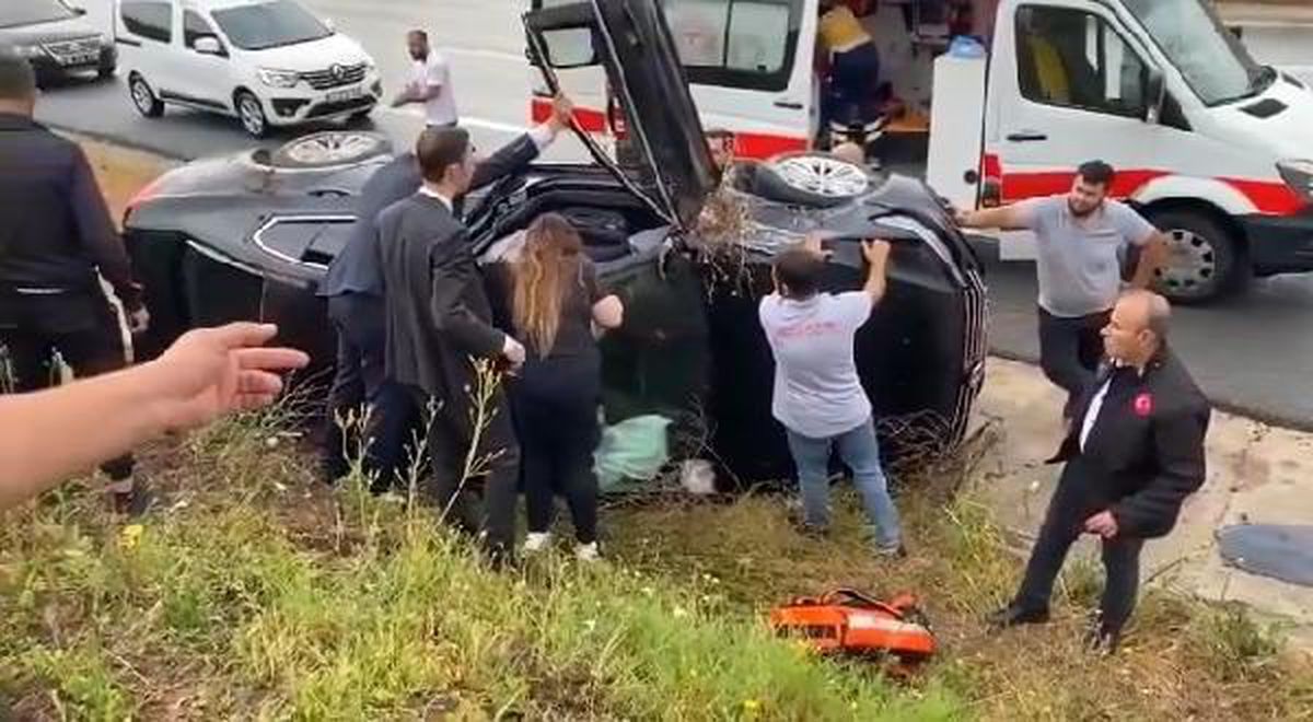 Şentop\'un koruma ekibi kaza yaptı; 2 özel kalem müdür yardımcısı ve 2 polis yaralı