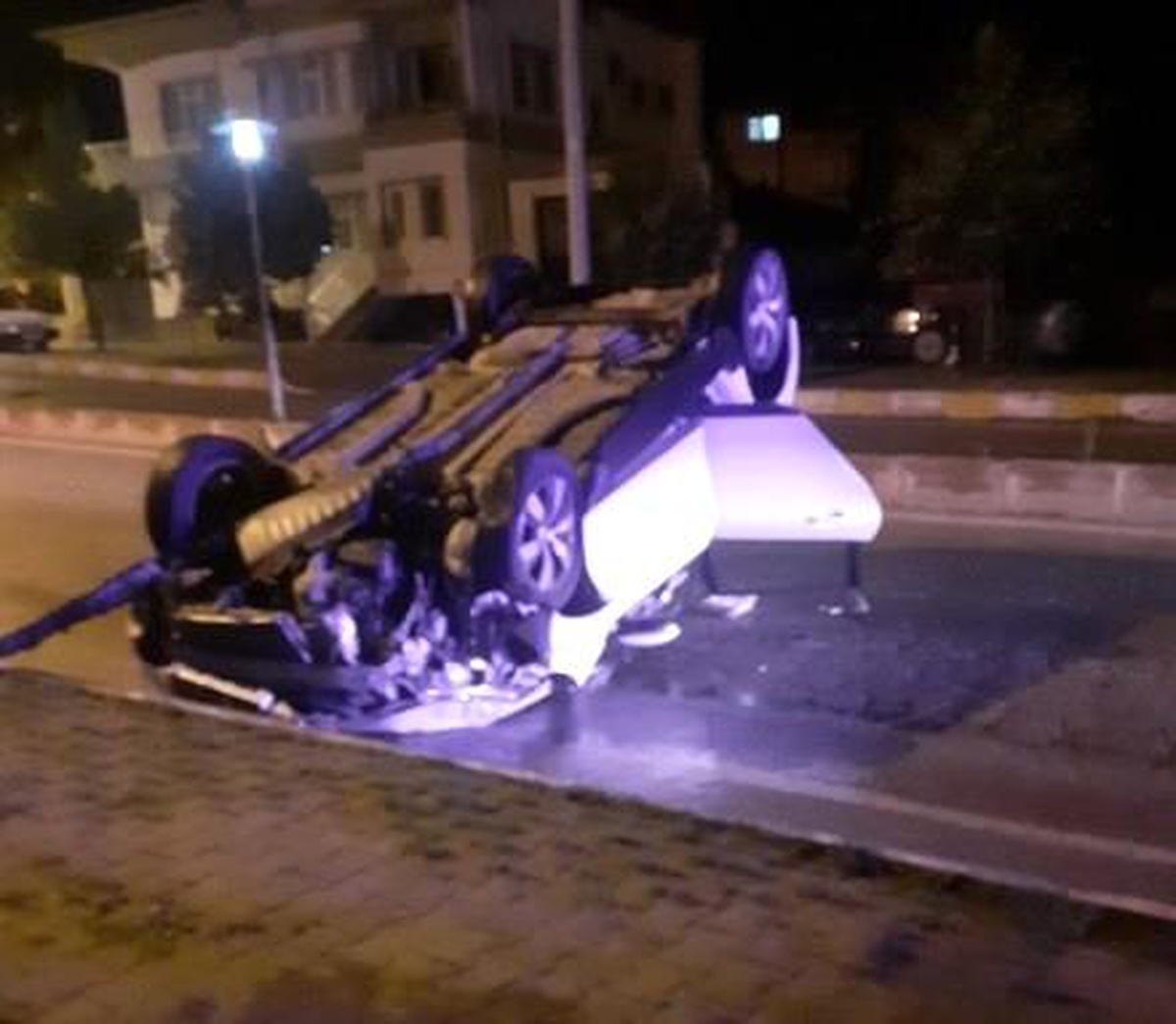 Tavşanlı\'da bir otomobil takla attı: 1 yaralı