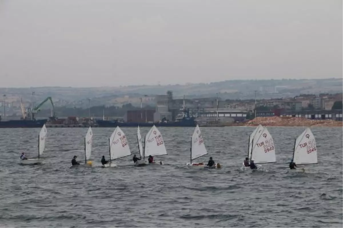 Tekirdağ\'da yelken ve yüzme yarışması