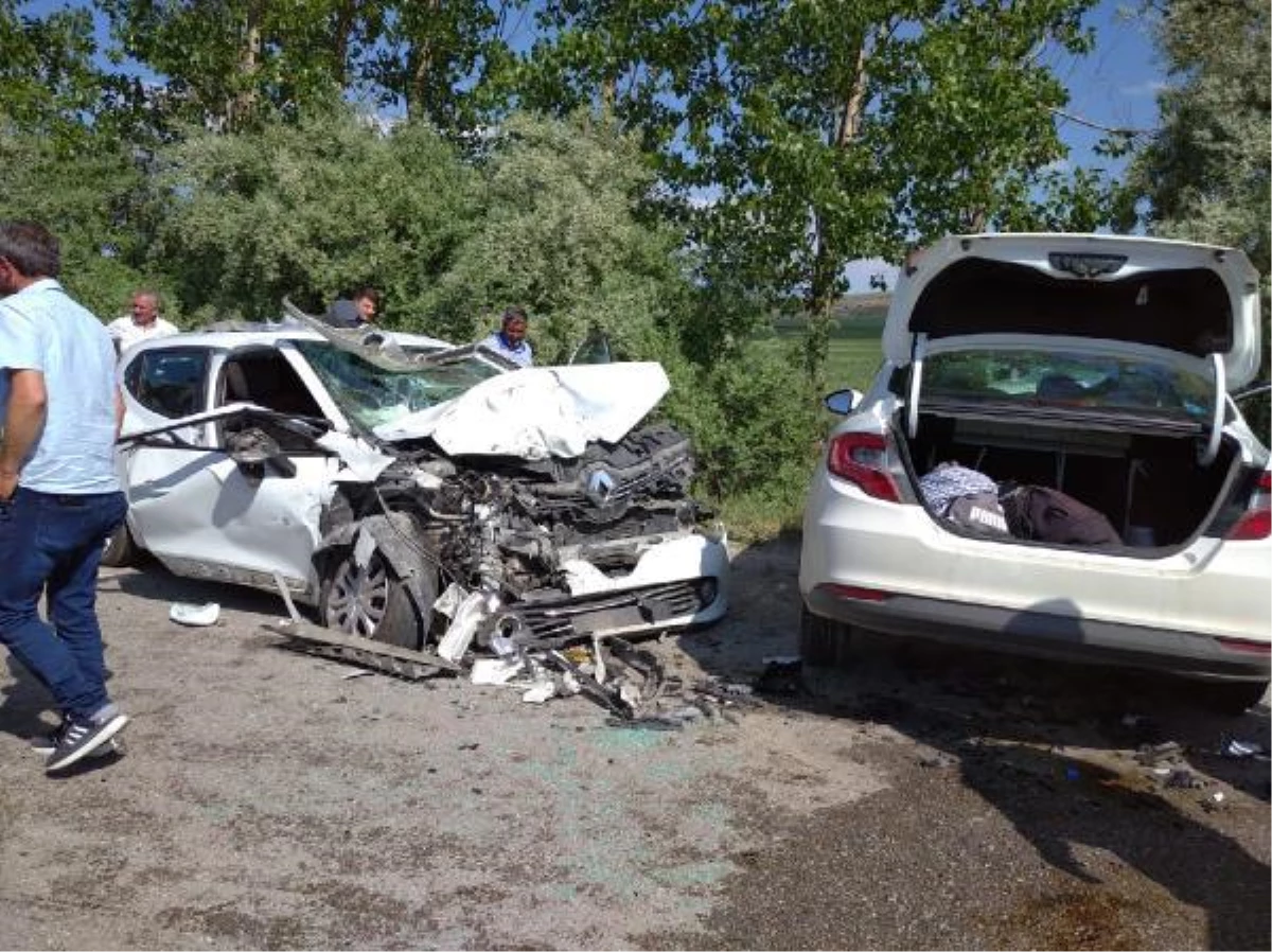 Tokat\'ta iki otomobil çarpıştı: 8 yaralı