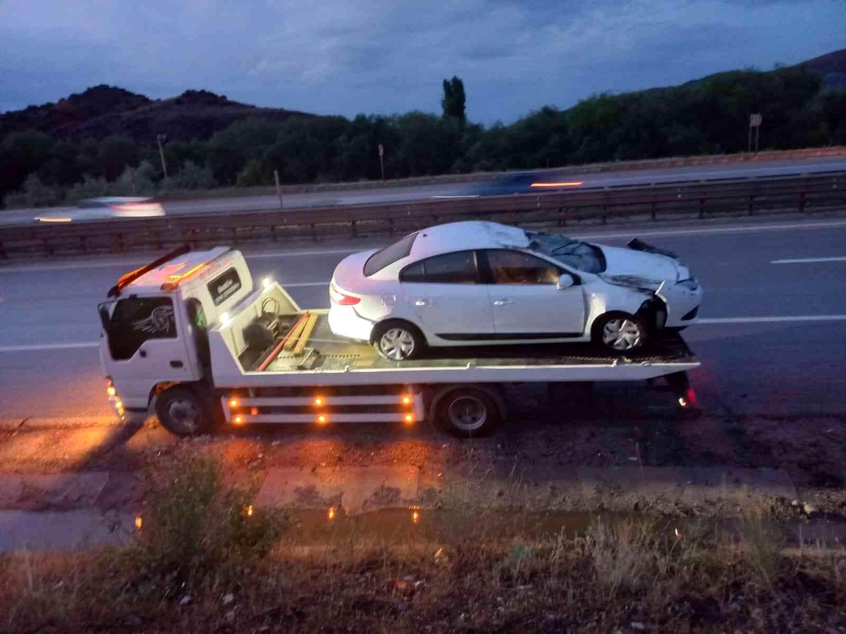 Yağmur nedeniyle kontrolden çıkan otomobil takla attı: 6 yaralı