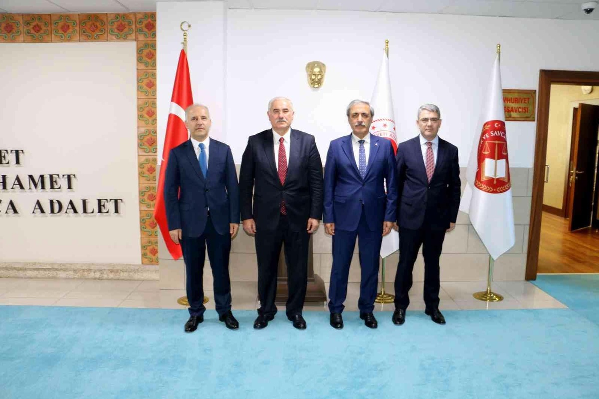 Yargıtay Başkanı Akarca ve Yargıtay Cumhuriyet Başsavcısı Şahin\'den Antalya Adliyesi ziyareti