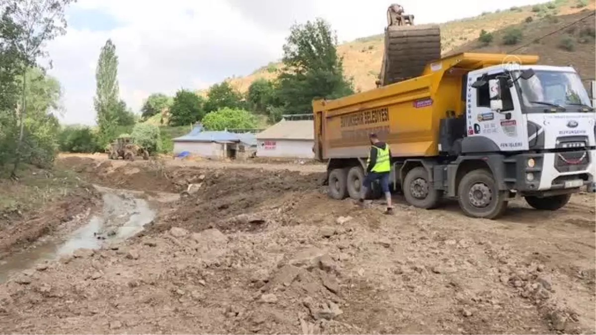 AFAD, JAK ve itfaiye ekiplerinin Tatlar Deresi ve çevresinde çalışmaları devam ediyor (4)