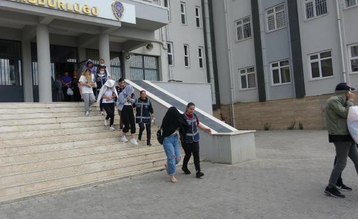 Aydın merkezli 4 ilde \'sanal eskort\' operasyonunda 7\'si kadın 15 gözaltı