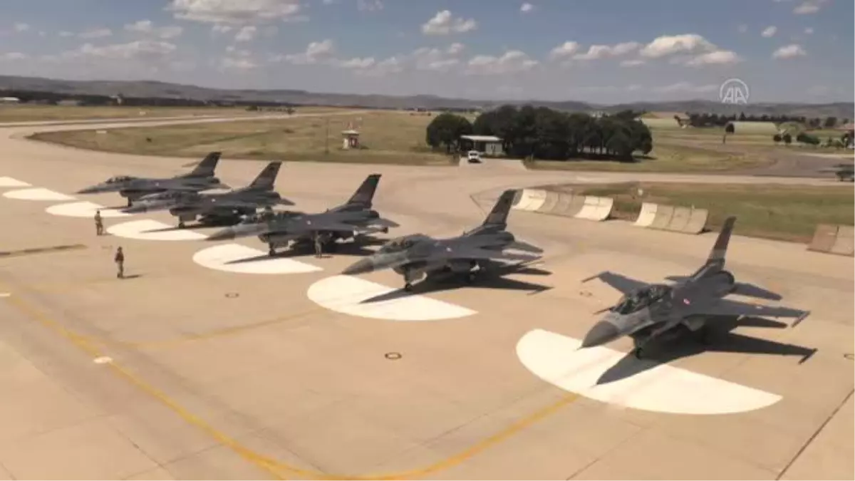 Balıkesir'deki 193. Öncel Filo'da donanımlı savaş pilotları yetişiyor (2)