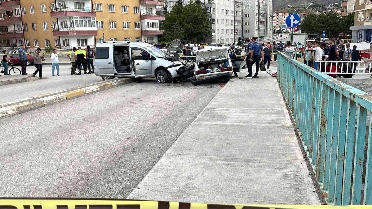 Çankırı\'da otomobil ile hafif ticari araç çarpıştı: 6 yaralı