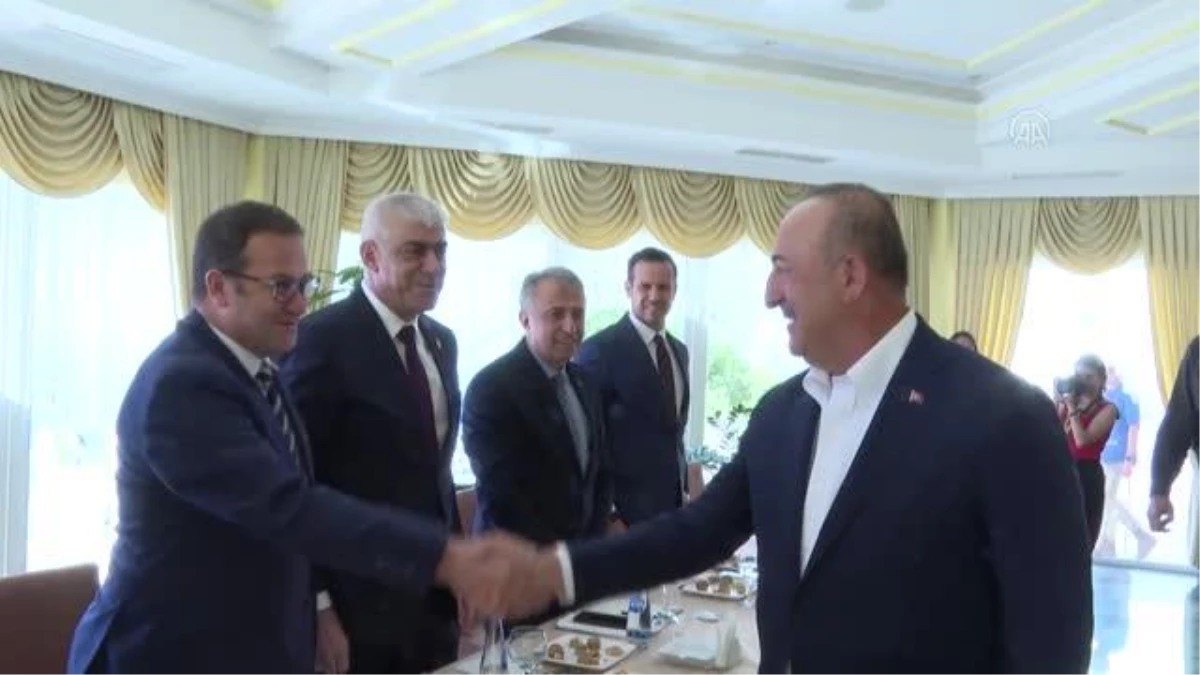 Dışişleri Bakanı Çavuşoğlu, KKTC\'deki STK temsilcileriyle buluştu