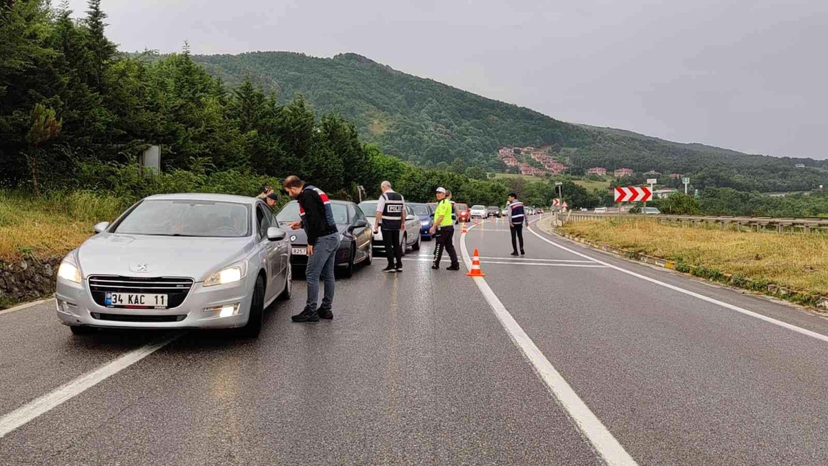 İzinsiz yürüyüş için gelenlerin geçişine müsaade edilmiyor